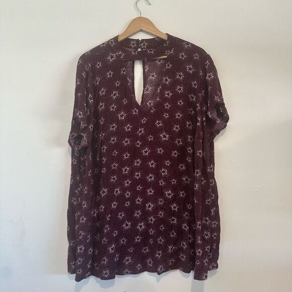 Torrid Women’s Maroon Star Celestial Short sleeve Blouse Size 1 Plus Size - Picture 1 of 6